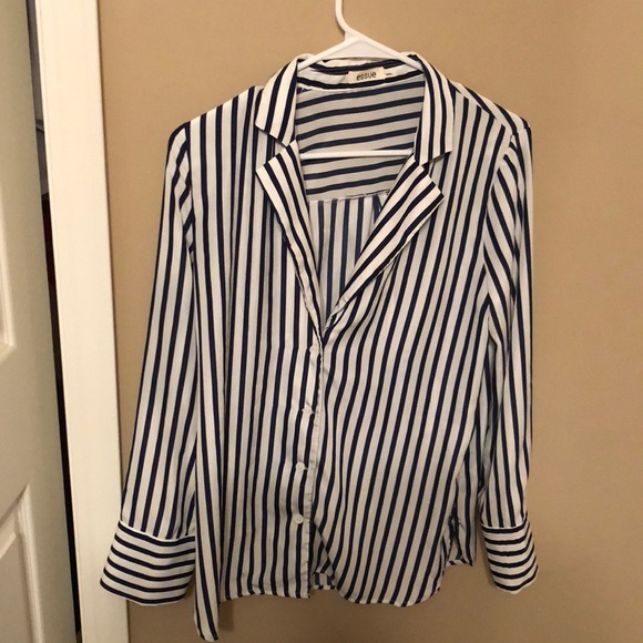 Silk boutique top!! - Picture 1 of 3